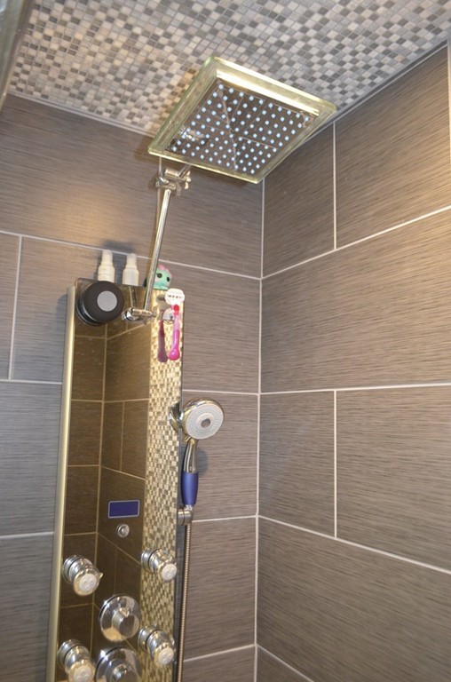 51 Cheyenne Road Springfield, MA 01109 - Photo 9 of 28 a bathroom with a shower