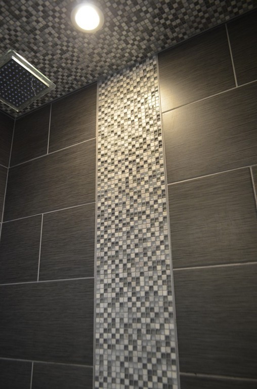 51 Cheyenne Road Springfield, MA 01109 - Photo 10 of 28 a bathroom with a shower