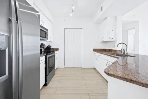 $420,000 | 1830 Radius Drive, Unit 523, Hollywood, FL 33020