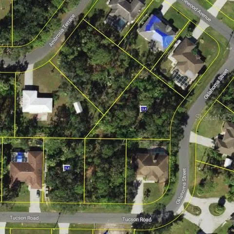 a view of a yard with sitting area