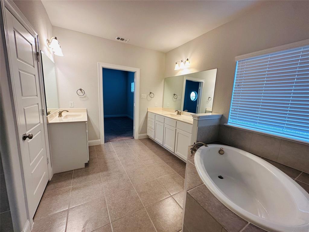 806 Davids Way Allen, TX 75013 - Photo 18 of 24 a bathroom with a tub sink and mirror
