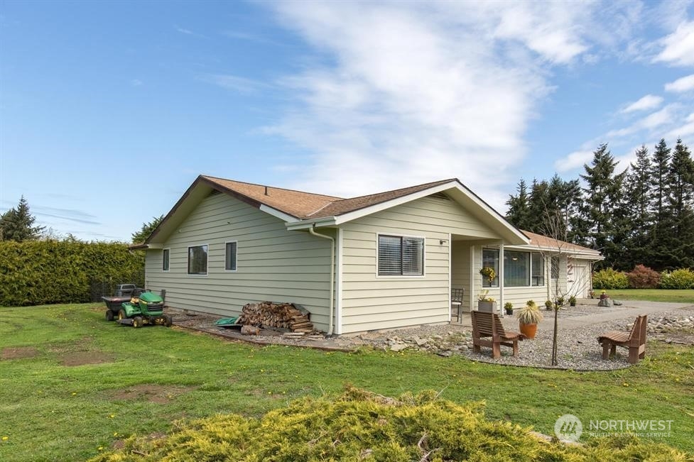 819 North Kendall Road Sequim, WA 98382 - Photo 9 of 40 a front view of house with yard and green space