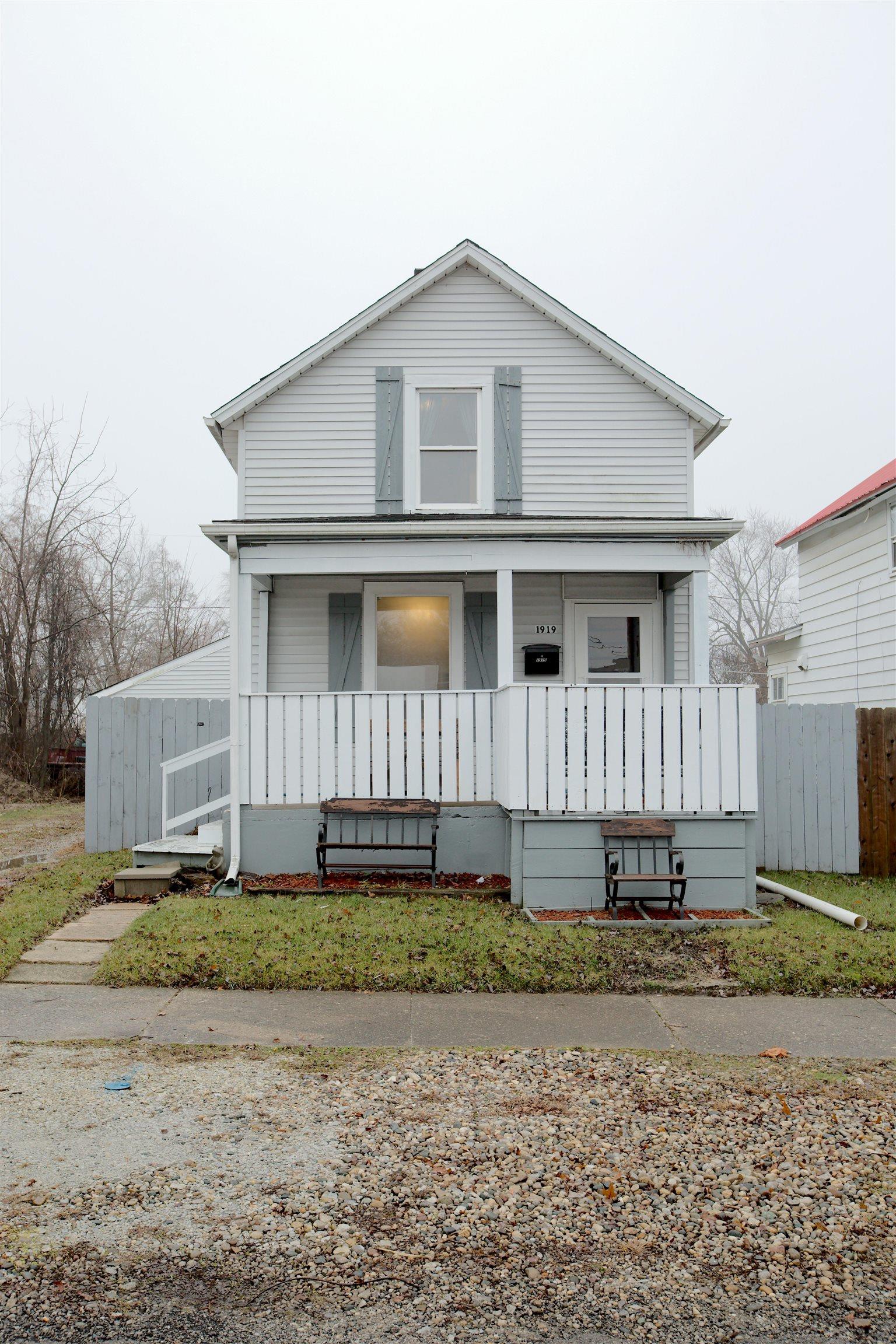 1919 Cherokee Road Fort Wayne, IN 46808 - Photo 2 of 23