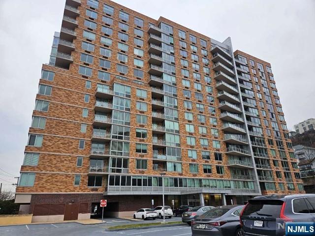 807 Hudson Park Edgewater, NJ 07020 - Photo 1 of 27 front view of a building with a street
