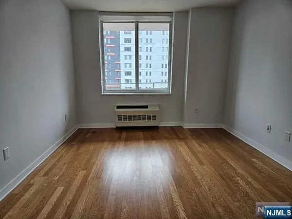 $3,000 | 807 Hudson Park, Edgewater, NJ 07020