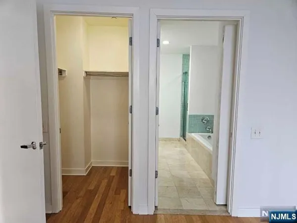 $3,000 | 807 Hudson Park, Edgewater, NJ 07020