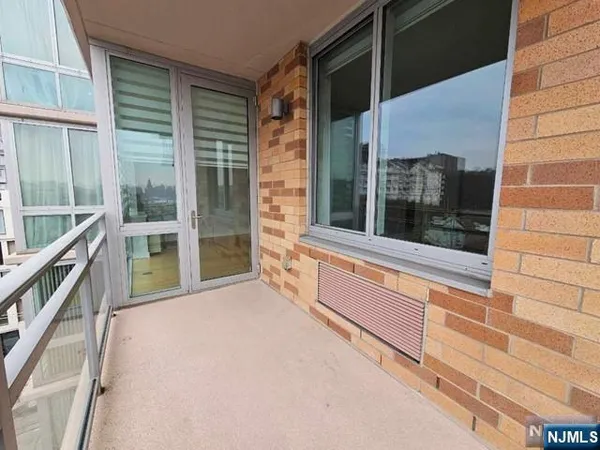 $3,000 | 807 Hudson Park, Edgewater, NJ 07020