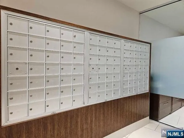 $3,000 | 807 Hudson Park, Edgewater, NJ 07020