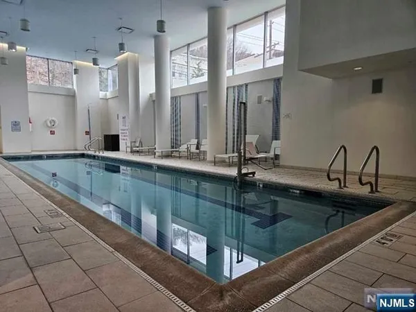 $3,000 | 807 Hudson Park, Edgewater, NJ 07020