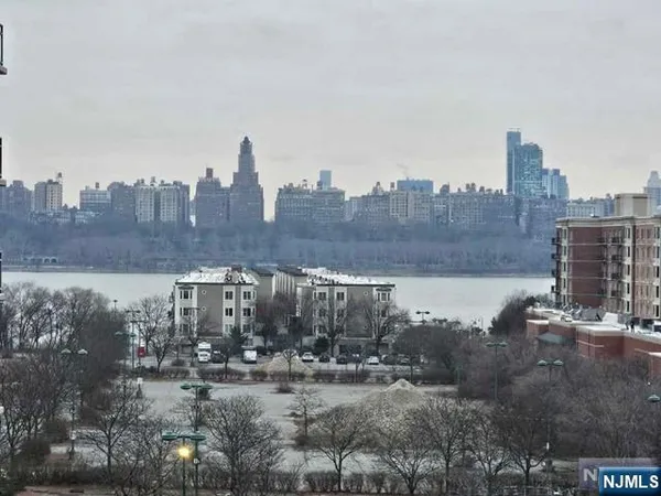 $3,000 | 807 Hudson Park, Edgewater, NJ 07020