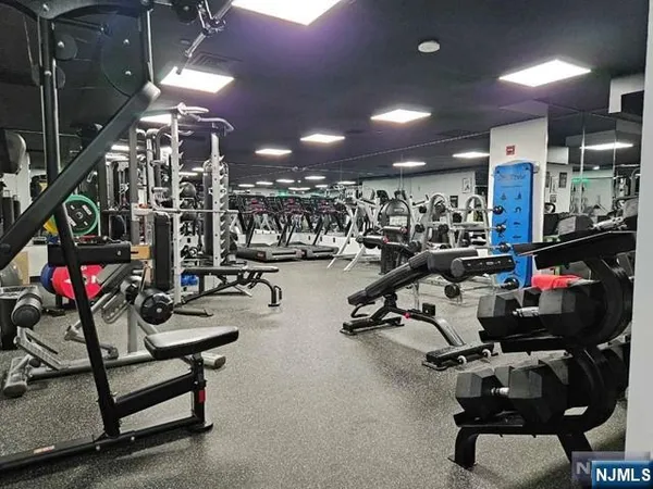 $3,000 | 807 Hudson Park, Edgewater, NJ 07020