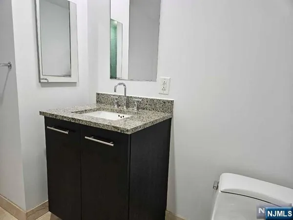 $3,000 | 807 Hudson Park, Edgewater, NJ 07020