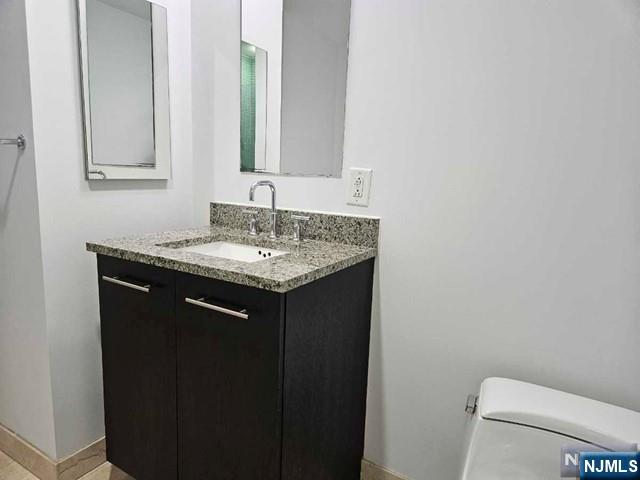 807 Hudson Park Edgewater, NJ 07020 - Photo 5 of 27 a bathroom with a sink a toilet and a mirror