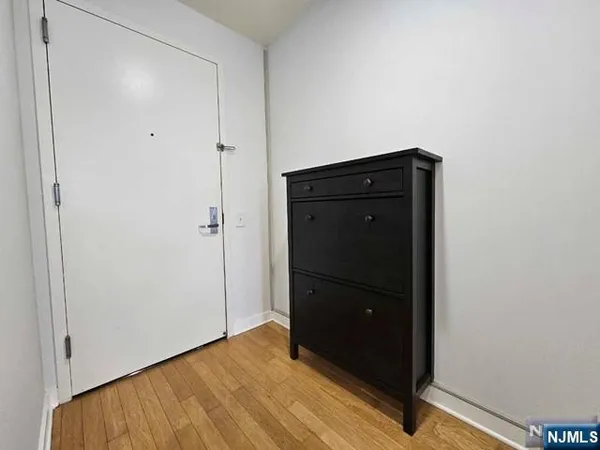 $3,000 | 807 Hudson Park, Edgewater, NJ 07020