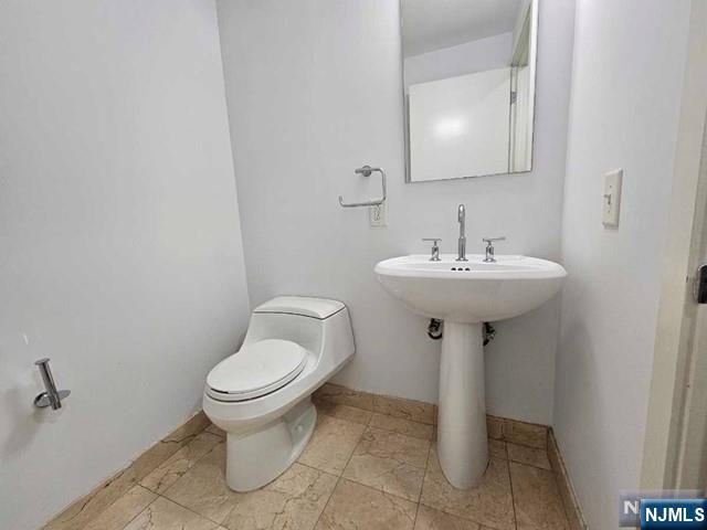 807 Hudson Park Edgewater, NJ 07020 - Photo 9 of 27 a bathroom with a sink toilet and a mirror