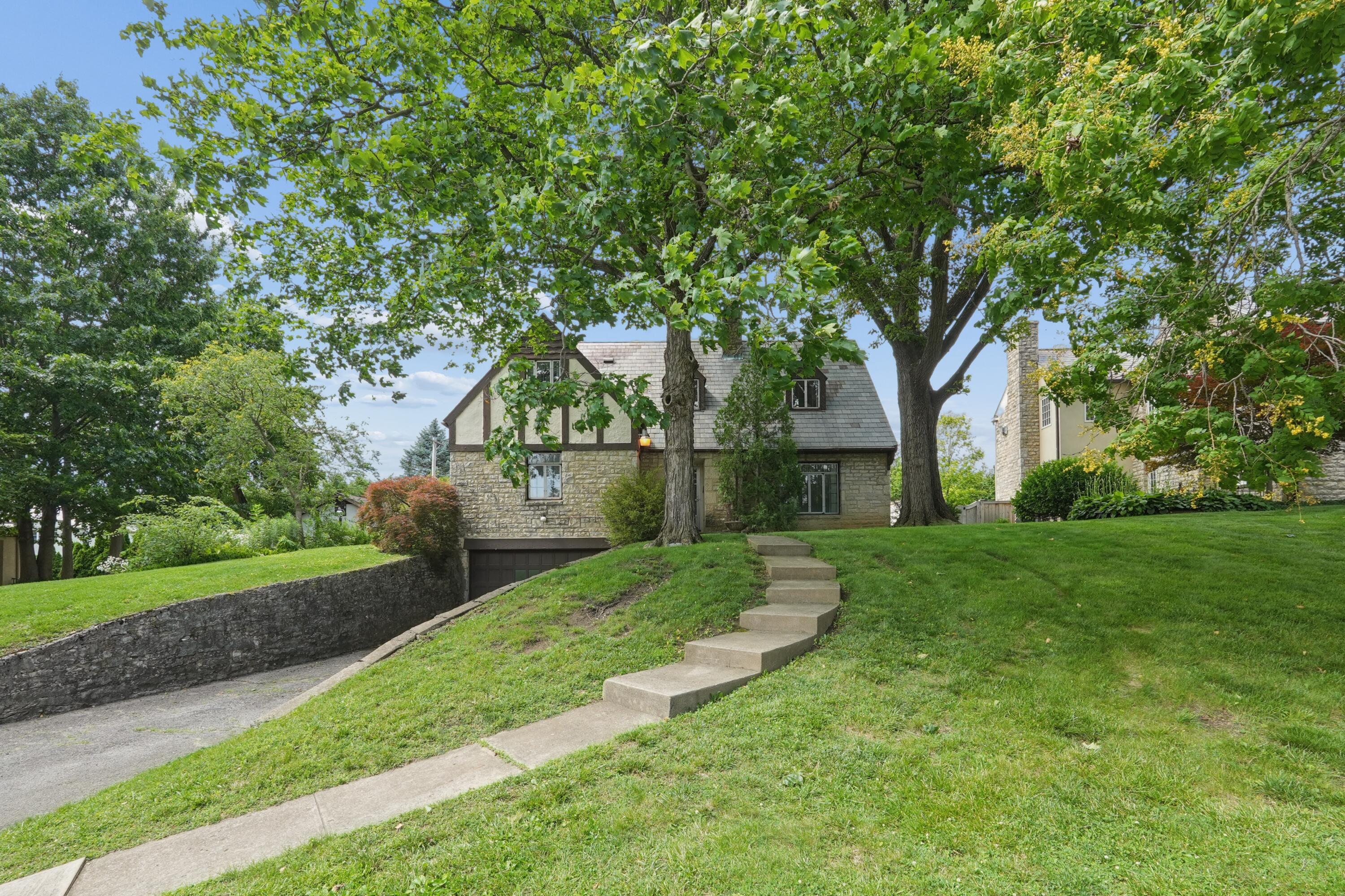 2050 Upper Chelsea Road Columbus, OH 43221 - Photo 10 of 62
