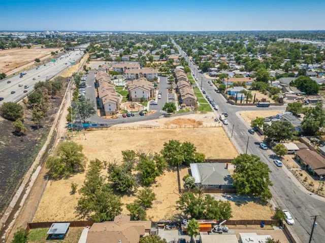 an aerial view of residential building and lake