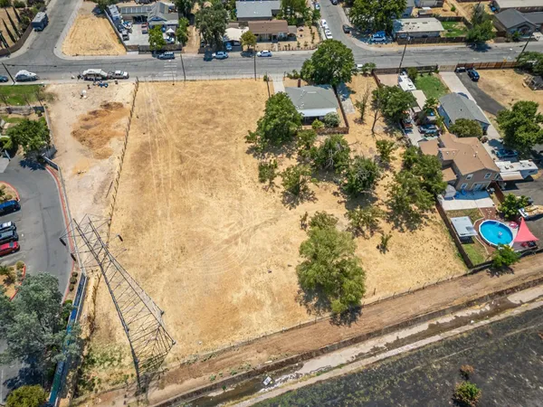 an aerial view of house with yard