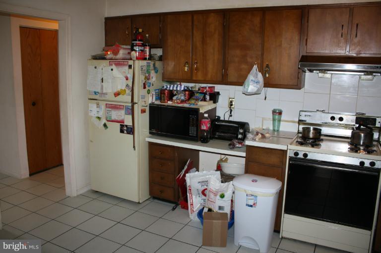 804 North York Road Sterling, VA 20164 - Photo 11 of 12 Kitchen