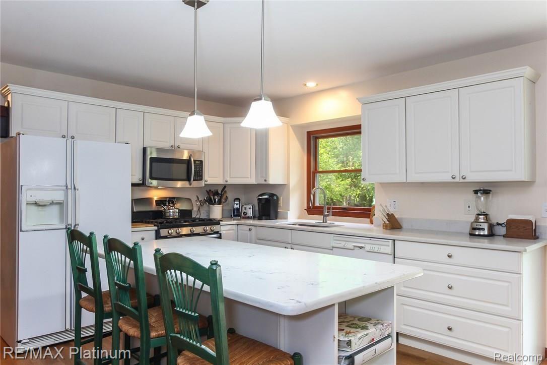 2445 Shehan Road Pinckney, MI 48169 - Photo 9 of 41 Spacious kitchen with marble counter tops