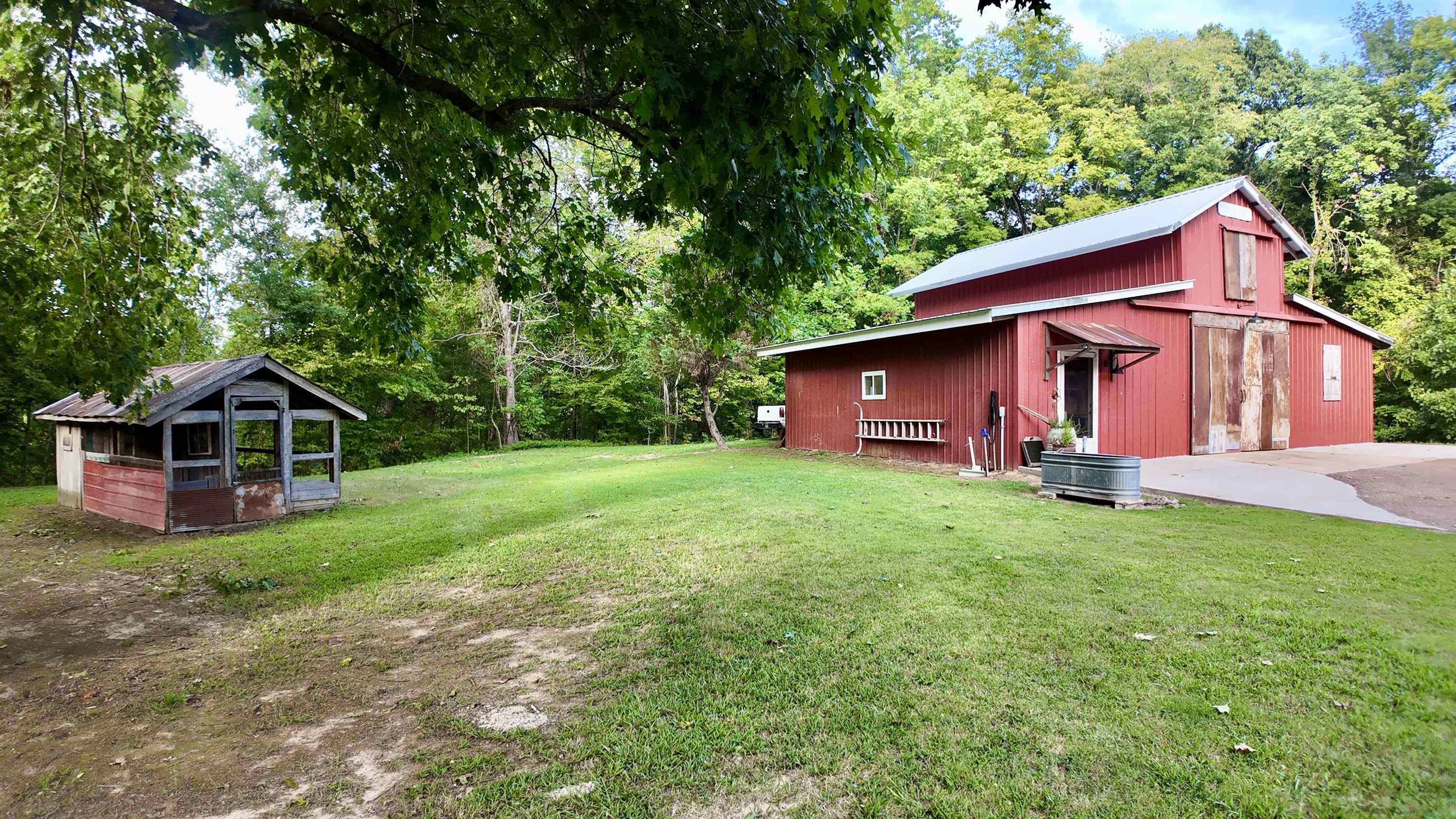 Nice, large Chicken Coop - just waiting on you to put your finishing touches on it!
