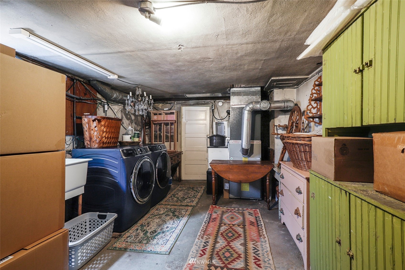 1010 South Director Street Seattle, WA 98108 - Photo 26 of 40 a utility room with dryer and washer