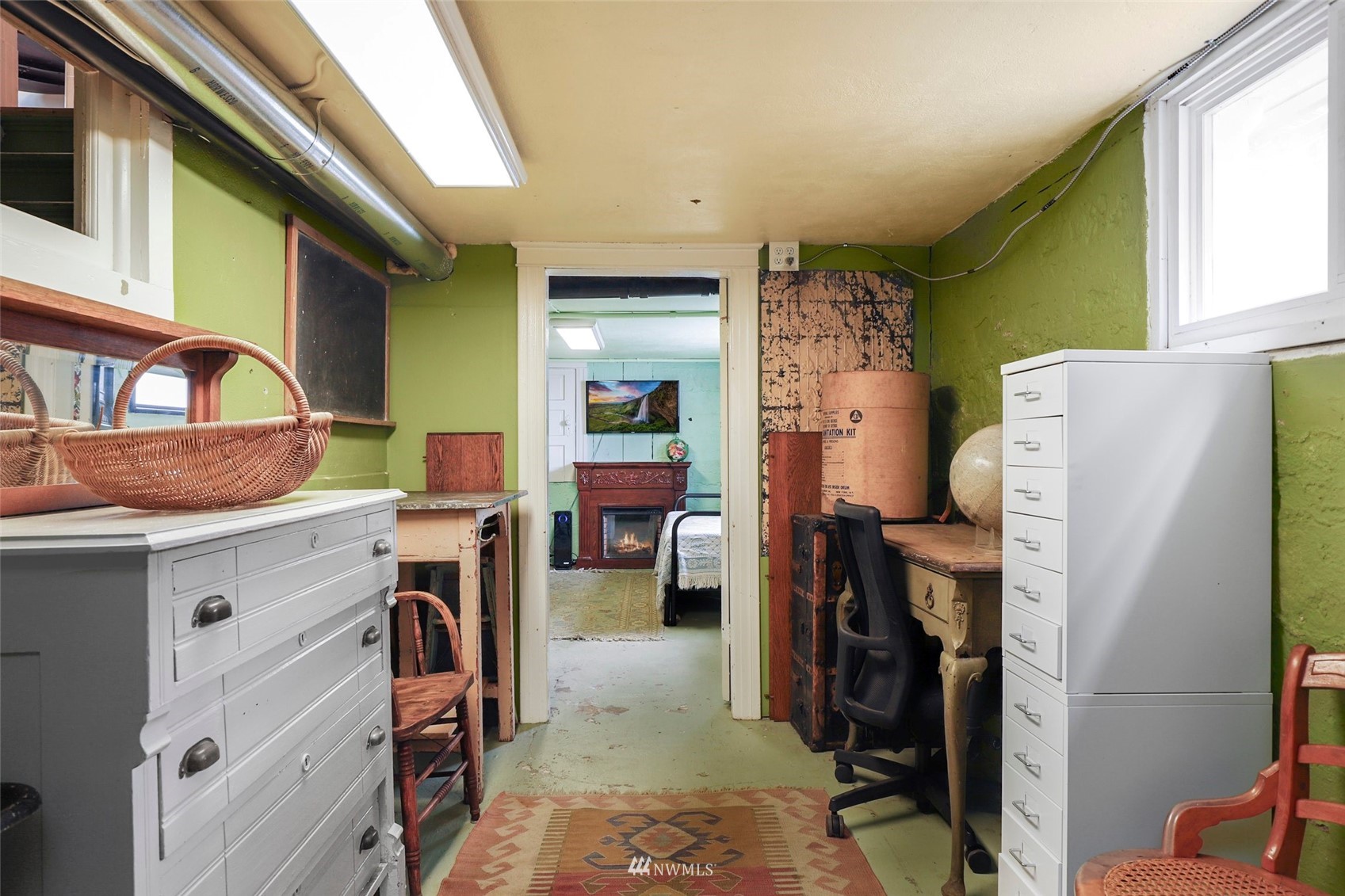 1010 South Director Street Seattle, WA 98108 - Photo 27 of 40 a utility room with cabinets and washer dryer