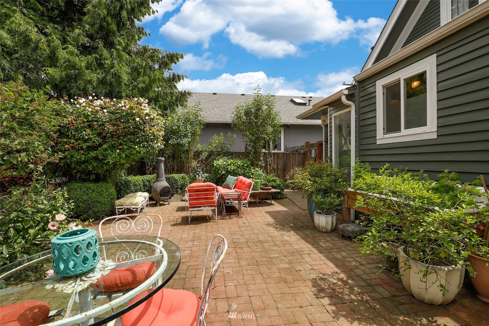 1010 South Director Street Seattle, WA 98108 - Photo 32 of 40 a view of a chairs and table in backyard of the house