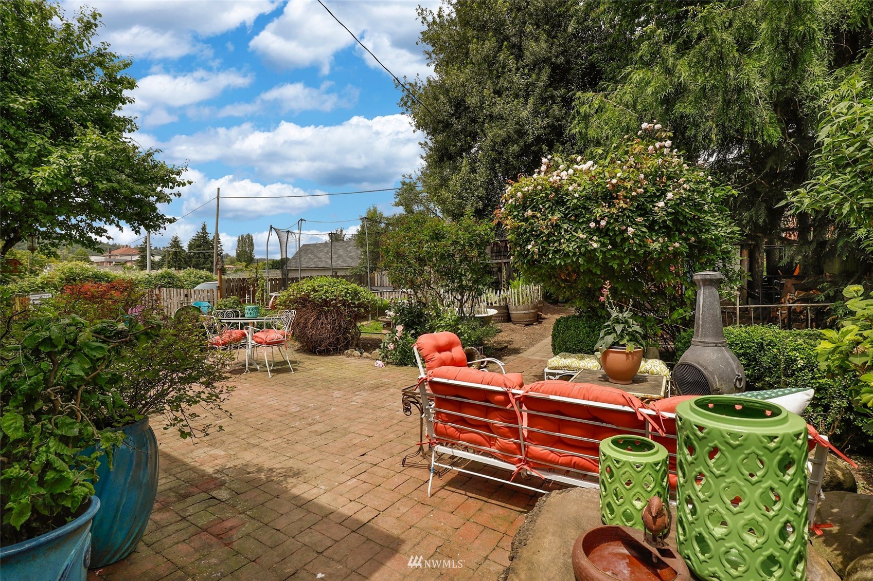 1010 South Director Street Seattle, WA 98108 - Photo 33 of 40 a outdoor view with a sitting space