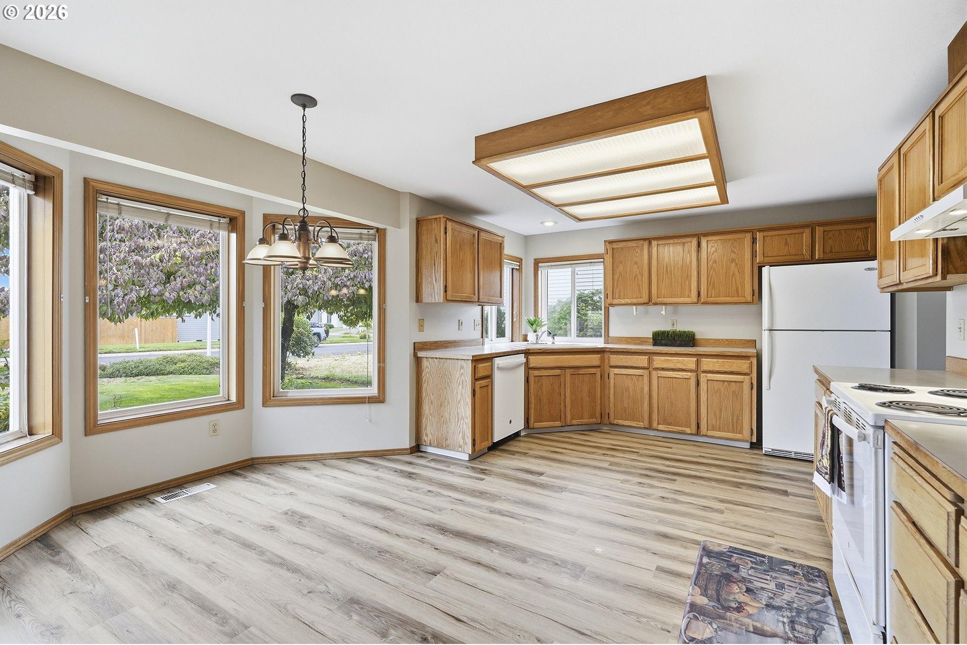1786 North Locust Street Canby, OR 97013 - Photo 17 of 48 Kitchen/Nook