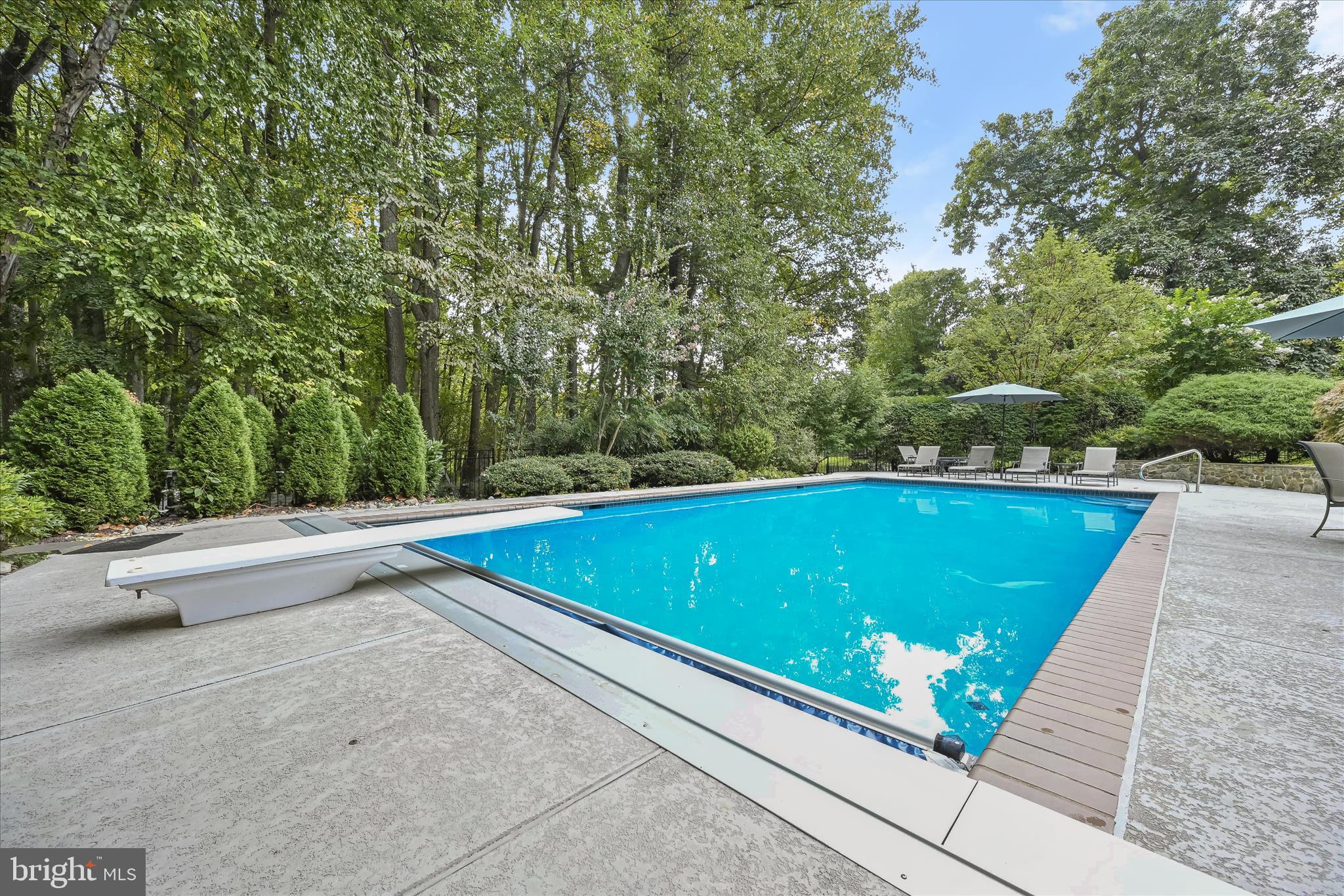 20521 Riggs Hill Way Brookeville, MD 20833 - Photo 24 of 34 Retractable Cover