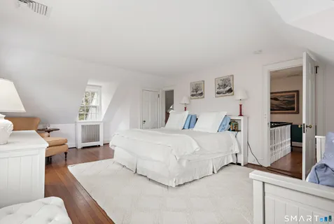 $2,395,000 | 3 Holmewood Lane, New Canaan, CT 06840