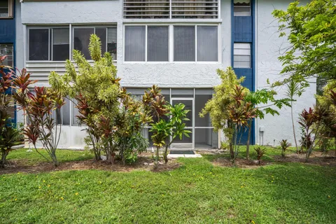 $169,900 | 3090 Holiday Springs Boulevard, Unit 109, Margate, FL 33063