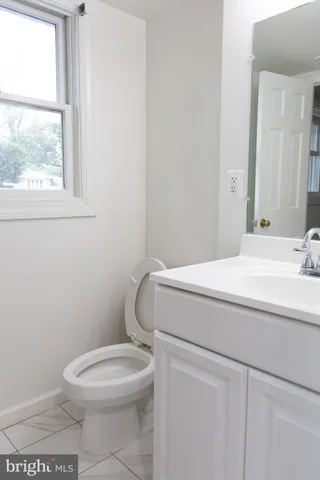 a view of entryway with an empty room