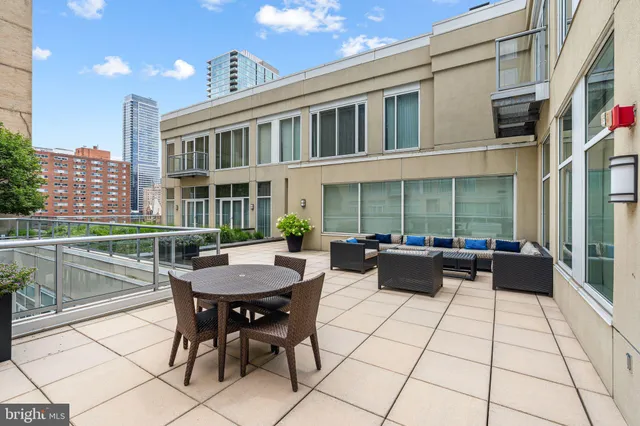 $379,900 | 23 South 23rd Street, Unit 2L, Philadelphia, PA 19103