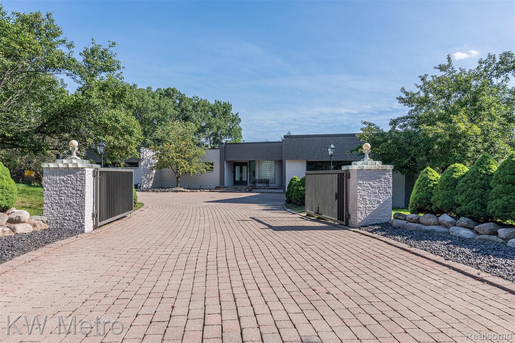 2085 Lone Pine Road Bloomfield Hills, MI 48302 - Photo 11 of 57 2085 Lone Pine Rd-1.jpg