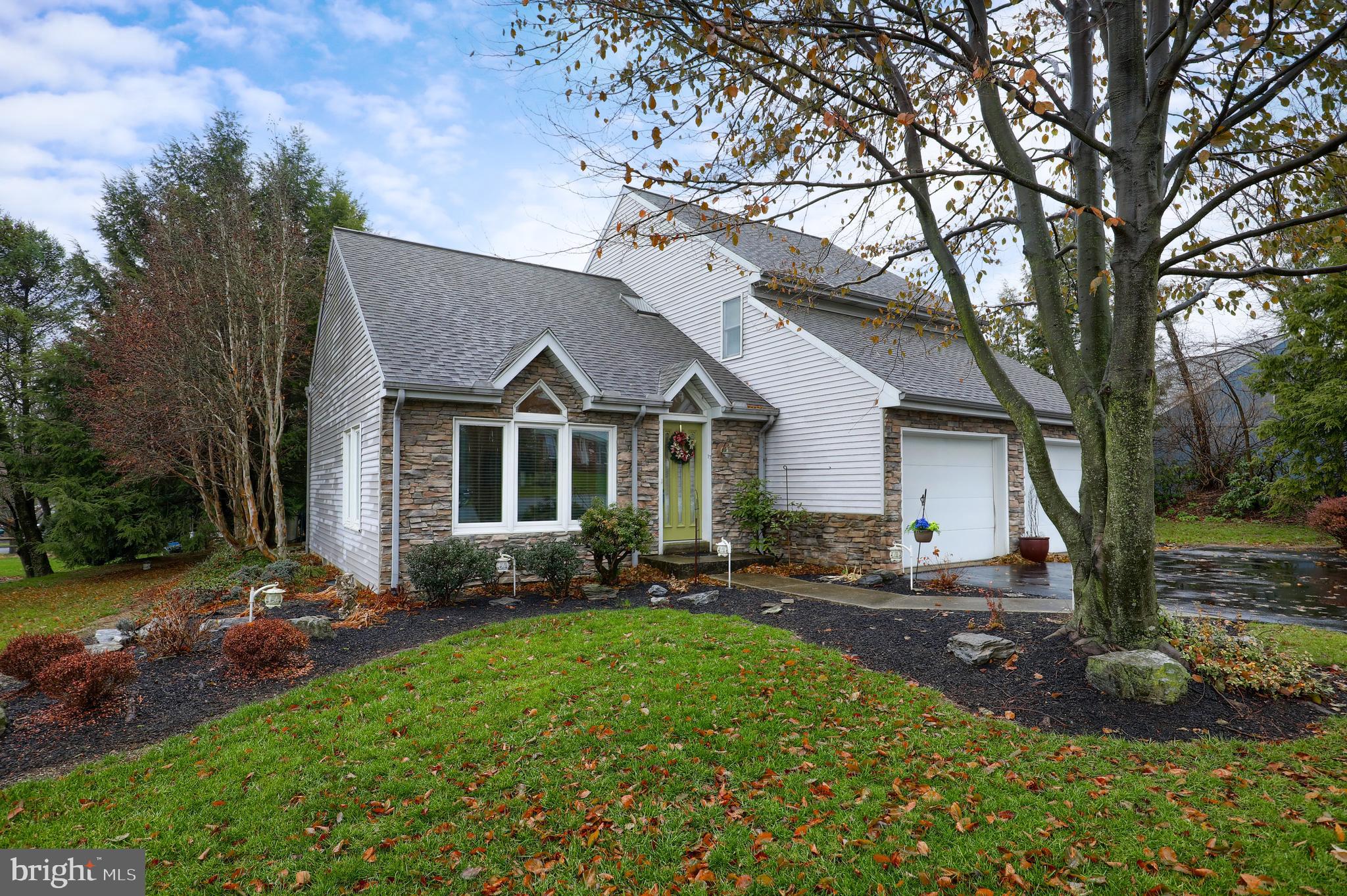 17 Countryside Lane Lititz, PA 17543 - Photo 3 of 39