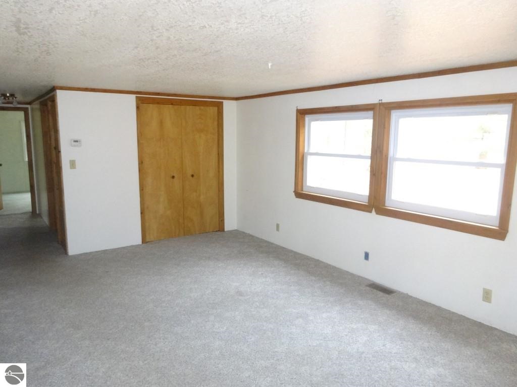 564 West Huron Road Omer, MI 48749 - Photo 5 of 9 1792417-4.JPG