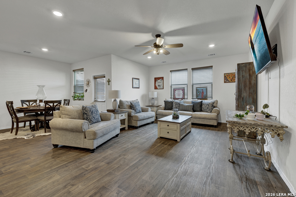 437 Signe Seguin, TX 78155 - Photo 7 of 27 Gallery Image 7