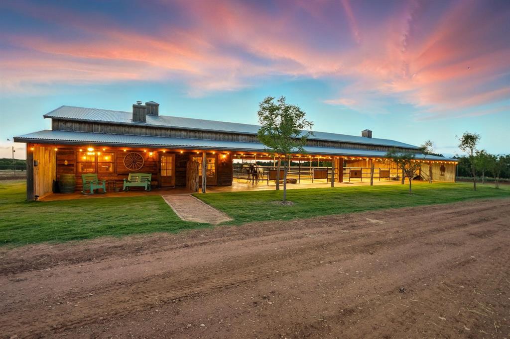 635 County Road 184 Winters, TX 79567 - Photo 14 of 40 Barn and attached living (potential for income producing)
