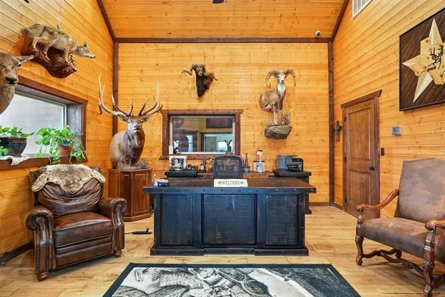 a view of yard with trees