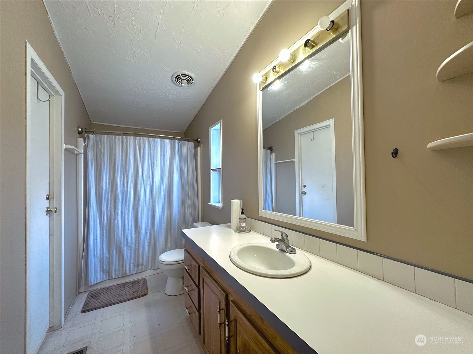 147 Riverside Cutoff Road Riverside, WA 98849 - Photo 17 of 37 a bathroom with a sink and a mirror