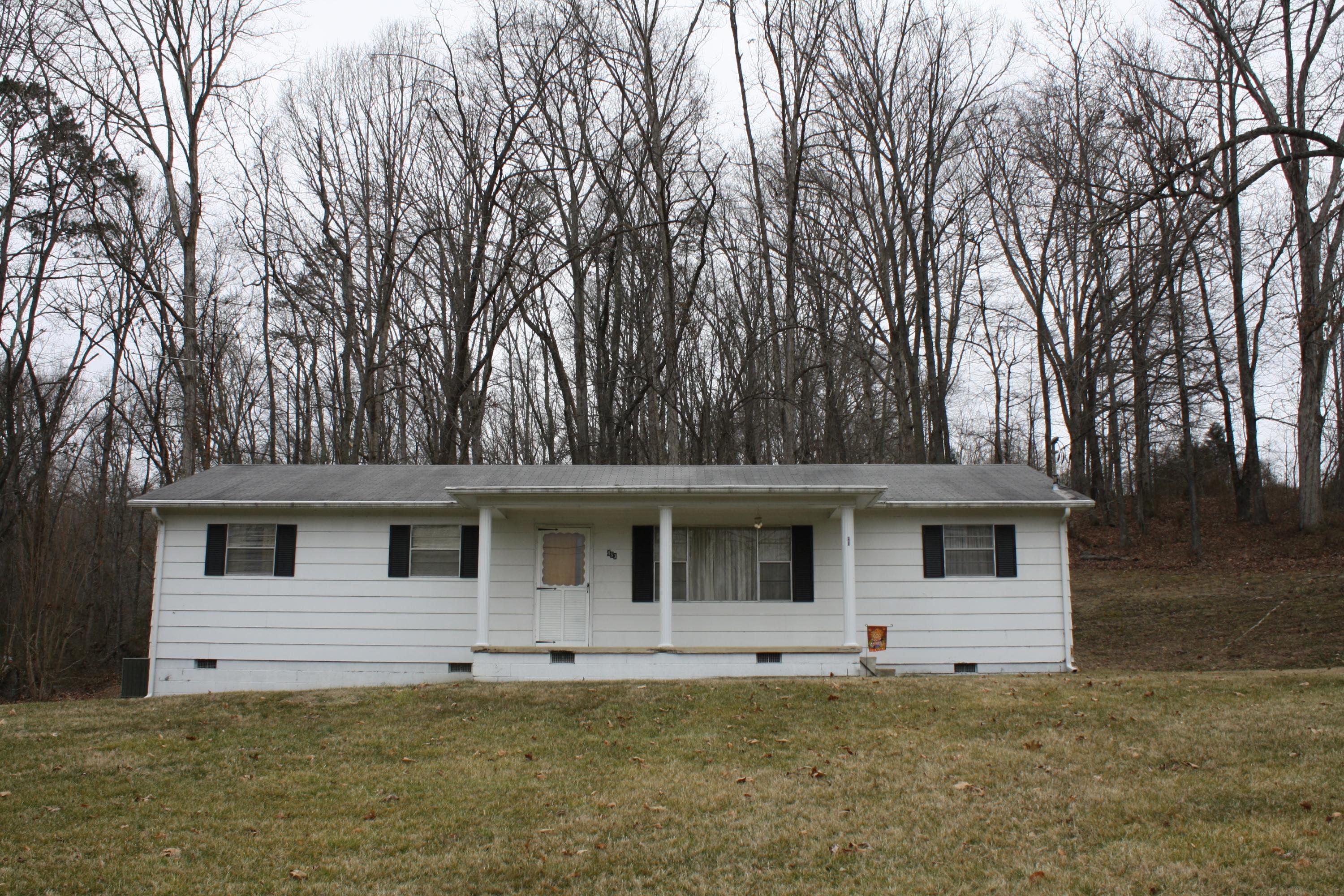463 Hillvale Road Clinton, TN 37716 - Photo 1 of 7 IMG_4517