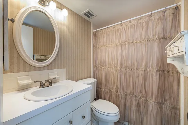 $1,950 | 6042 1st Avenue South, Unit 31, St. Petersburg, FL 33707