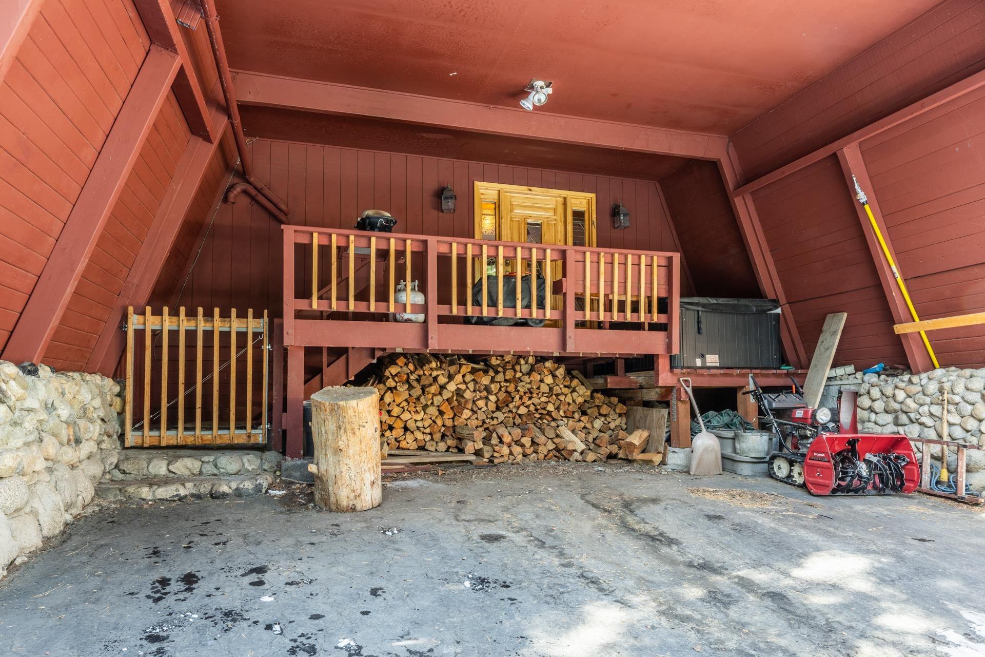 64 Mill Street Mammoth Lakes, CA 93546 - Photo 24 of 27 Deck with view of wooded area