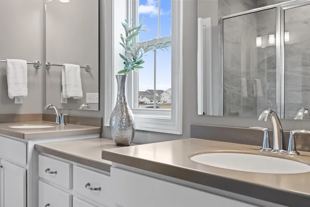 $899,900 | N106W6590 Stone Lake Circle, Unit 10, Cedarburg, WI 53012