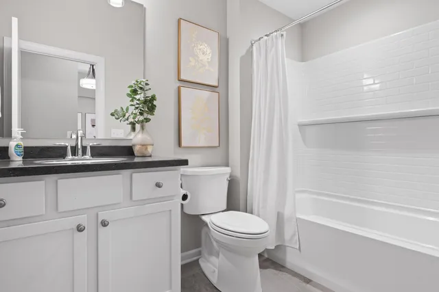 $899,900 | N106W6590 Stone Lake Circle, Unit 10, Cedarburg, WI 53012