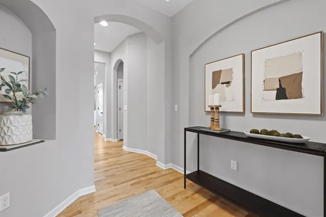 $899,900 | N106W6590 Stone Lake Circle, Unit 10, Cedarburg, WI 53012