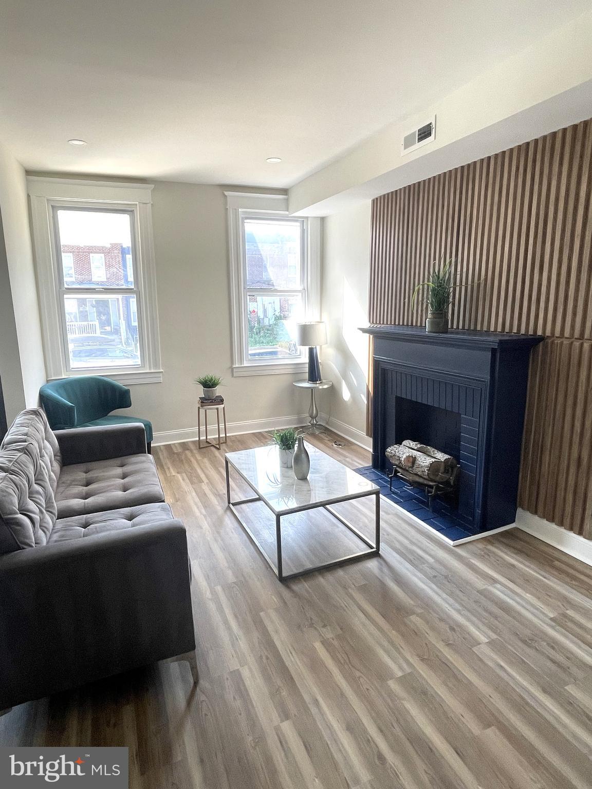 2910 Ridgewood Avenue Baltimore, MD 21215 - Photo 4 of 25 Living Room