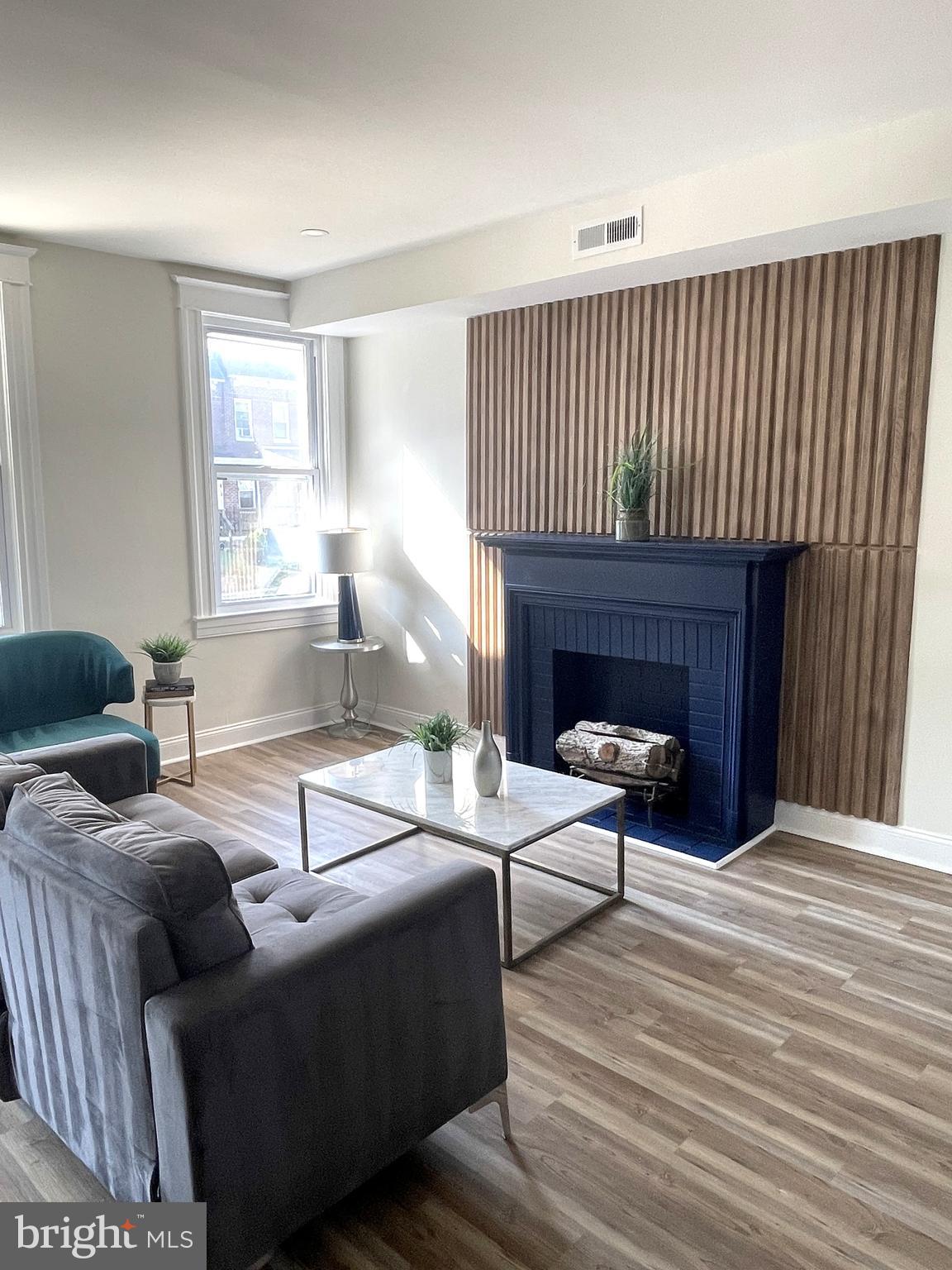 2910 Ridgewood Avenue Baltimore, MD 21215 - Photo 5 of 25 Living Room